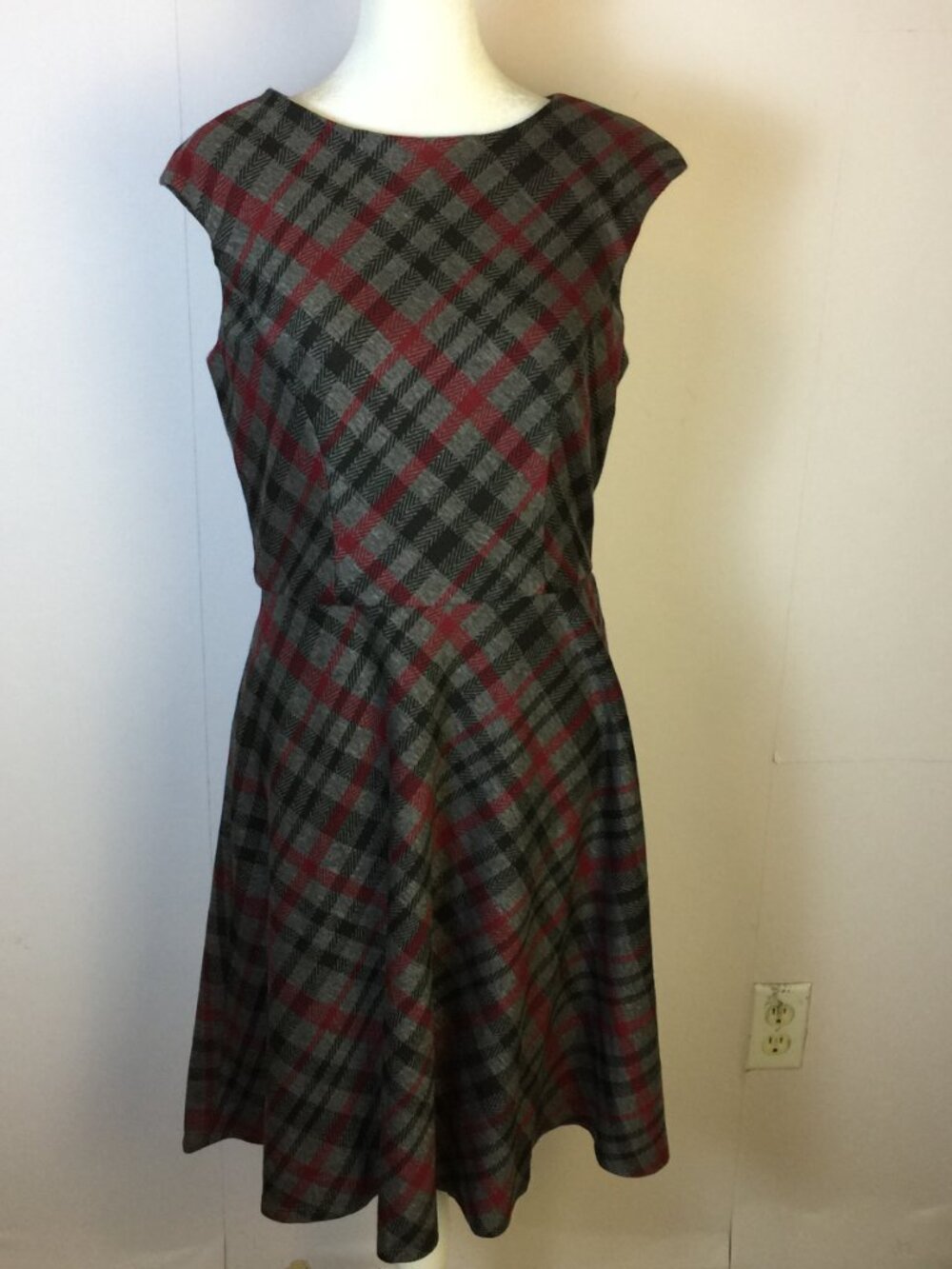 NWT Maggy London Ellie Knit Dress Size 8 Womans Gray Plaid Cap Sleeve Holidays